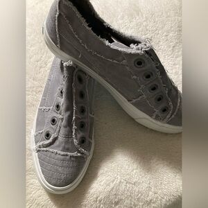 Blowfish Malibu 10 new gray no lace  sneakers